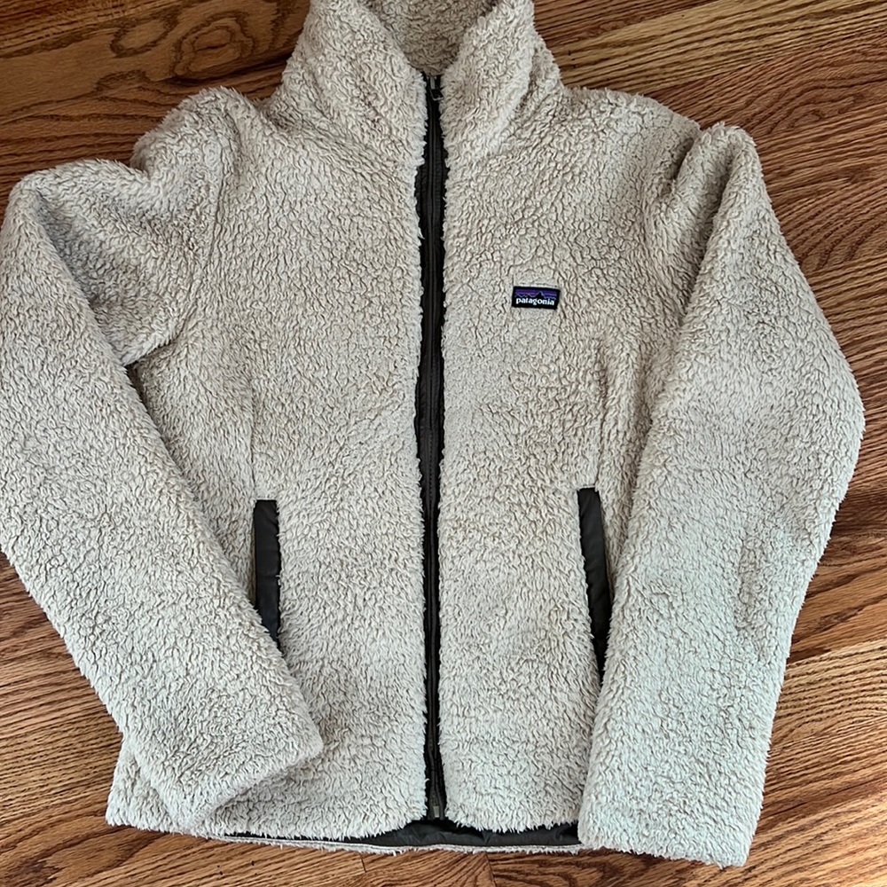 Patagonia women’s size small zip front jacket. Perfect condition!